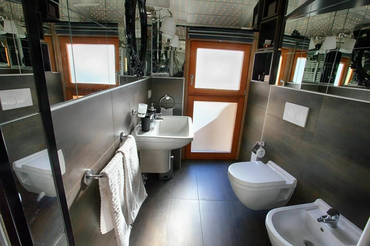 The Cozy Nest - Bellano Villa 0*,